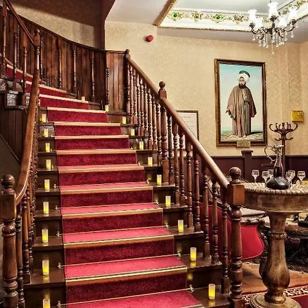 Titan Hotel Bed & Breakfast