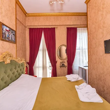 Titan Hotel Bed & Breakfast